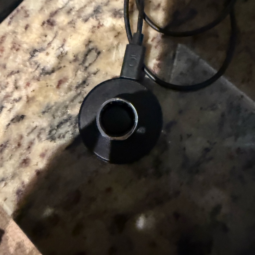 Oura Black Charging Dock (includes ring) - Picture 2 of 4